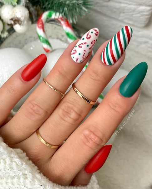 Green Christmas nail designs and ideas
