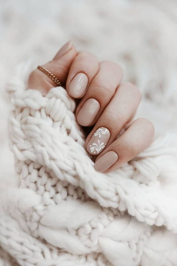 White Christmas nail ideas and designs