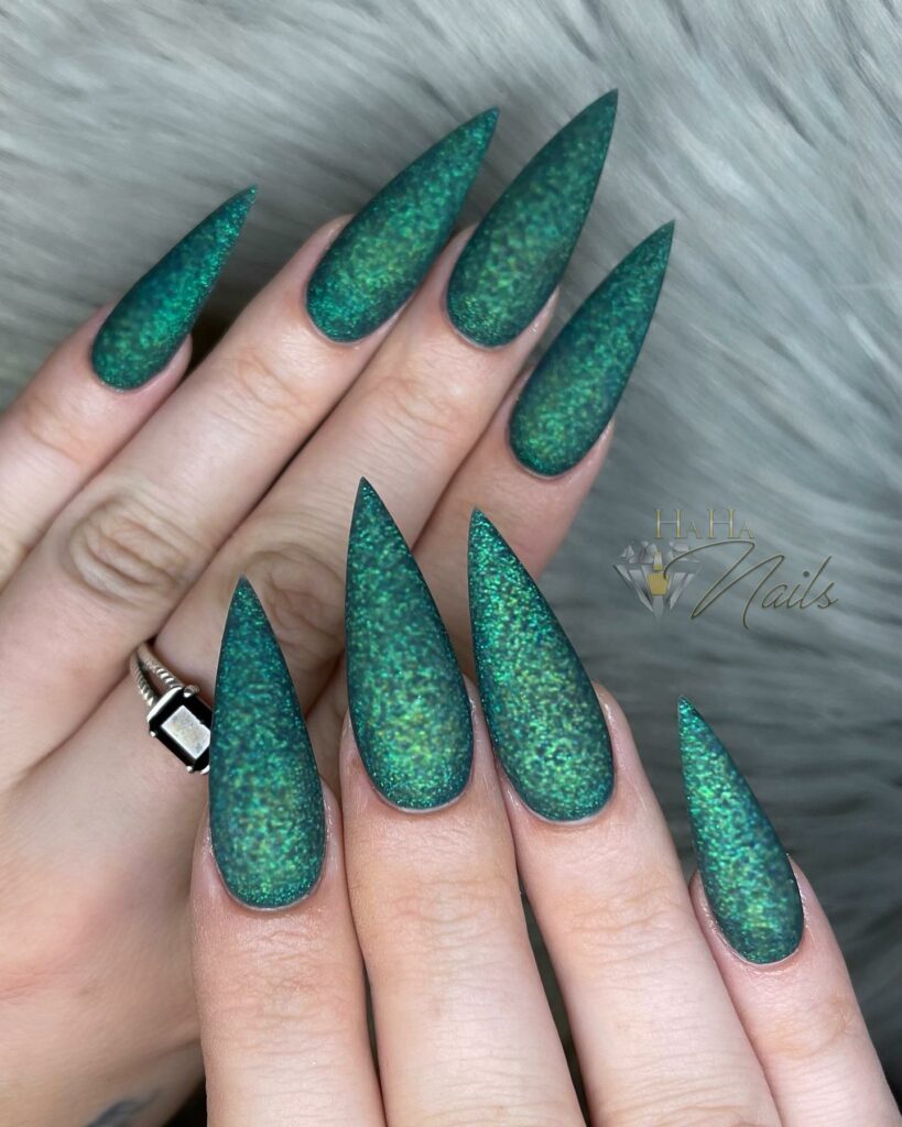 emerald green nails