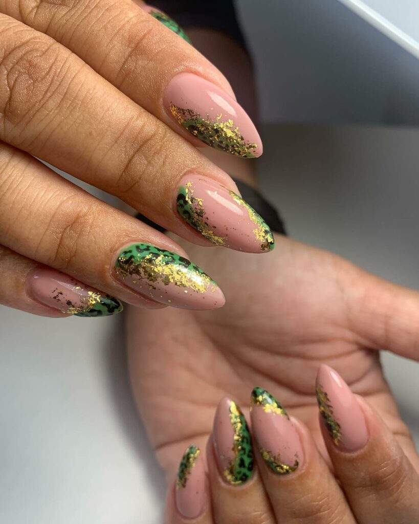 Amazon.com: Press on Nails Short Medium Coffin DOCVOEOMH, Green Fake Nails  Kit with Abstract Doodles+Gold Glitter Design, Lavish Acrylic Glue on False  Nail Stick on Nails for Women Gifts Reusable Full Cover