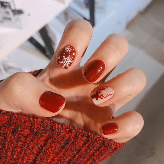 Red Christmas Nails ideas and red Christmas nail art