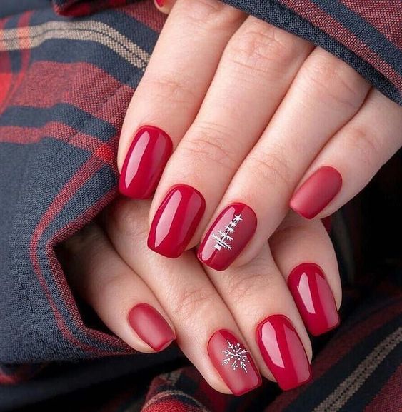 Red Christmas Nails ideas and red Christmas nail art