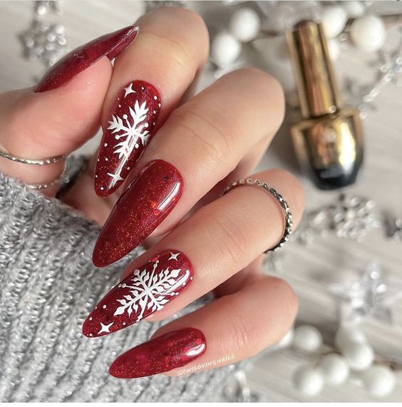 Red Christmas Nails ideas and red Christmas nail art