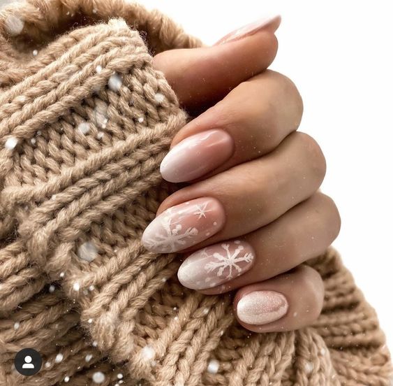 White Christmas nail ideas and designs