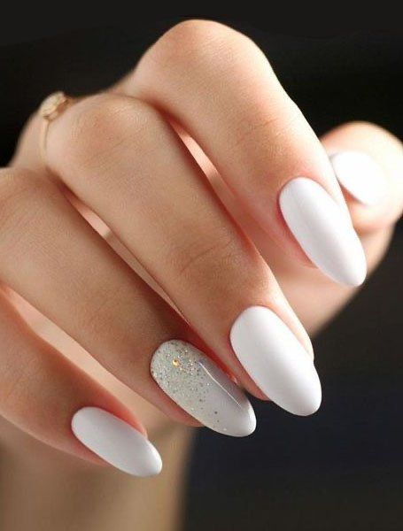 White Christmas nail ideas and designs