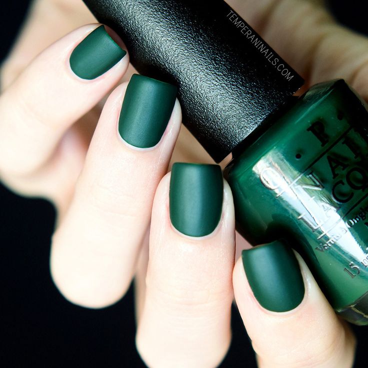 emerald green nails