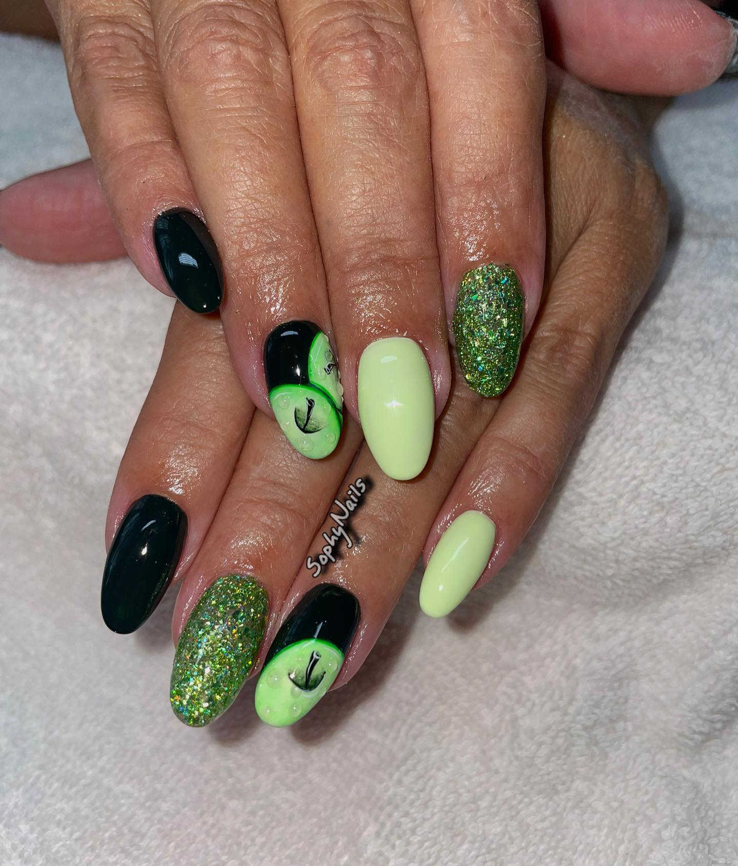 black and green nails