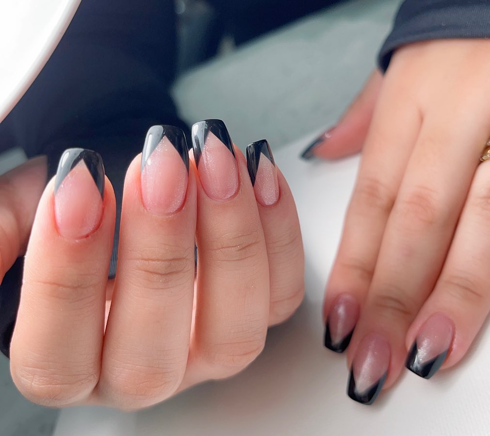 black french tip nails