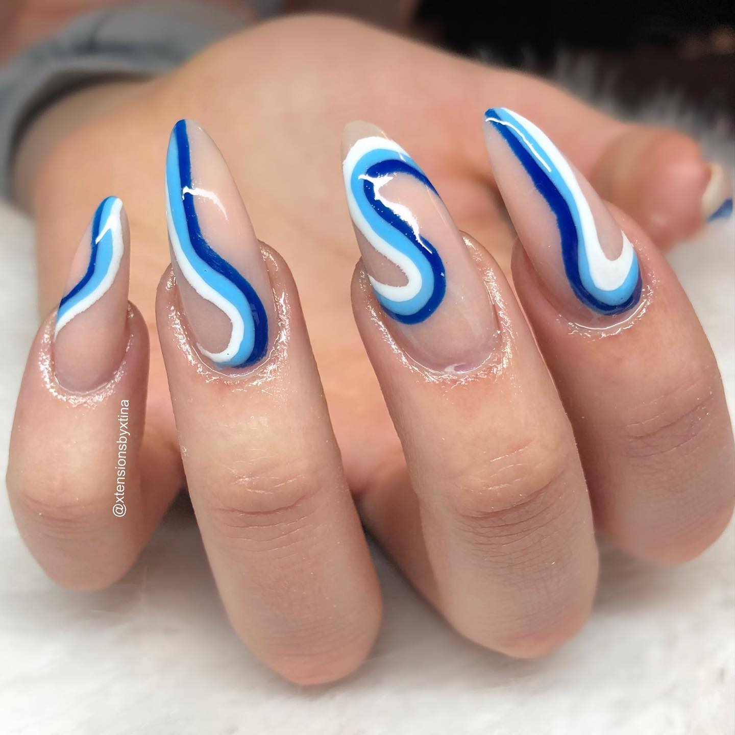 blue swirl nails