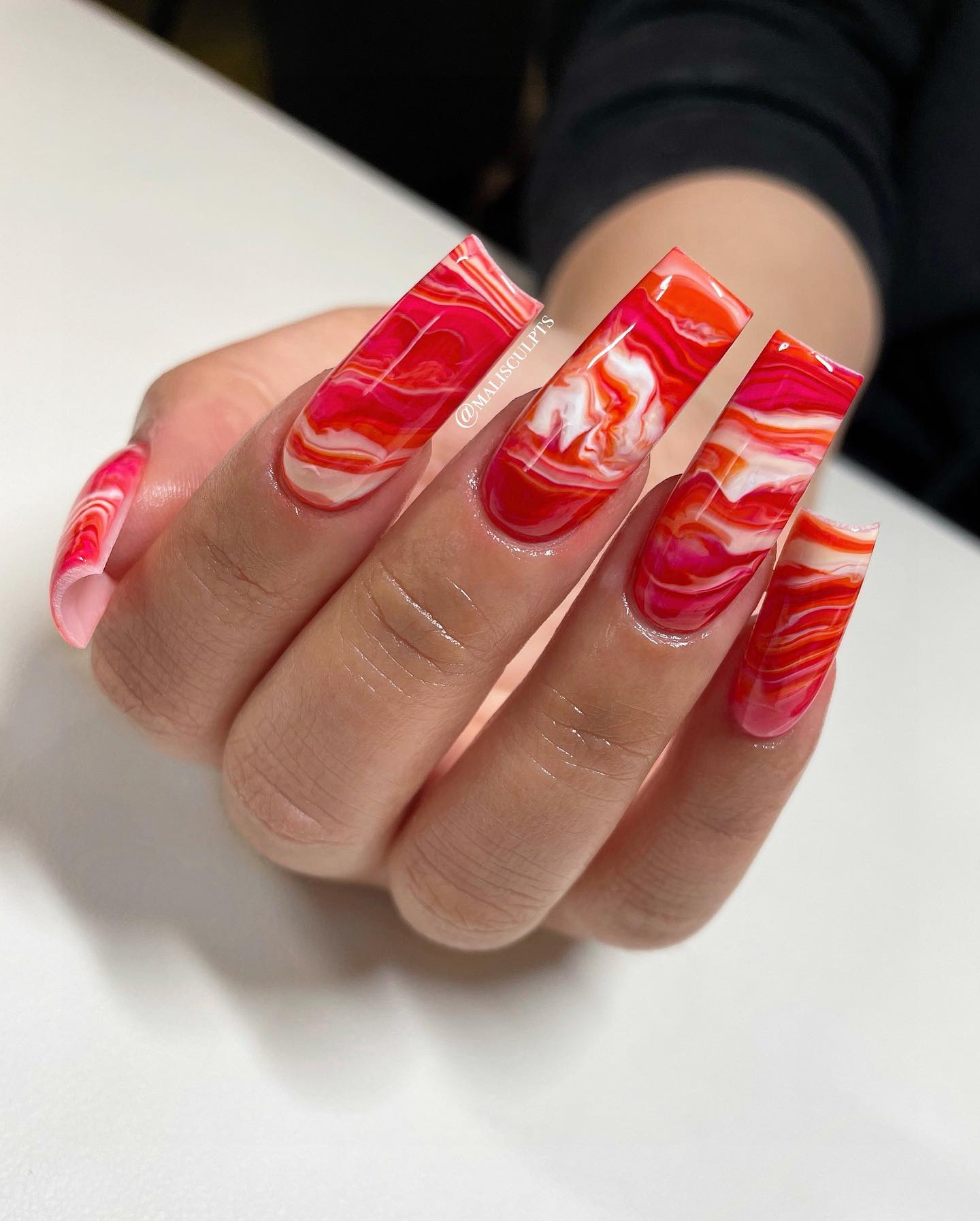 red-and-white-marble-nails red and white marble nails