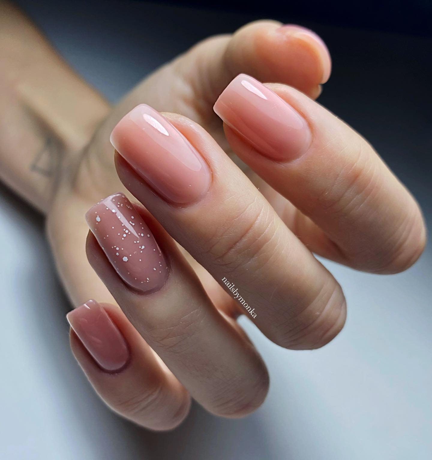 summer peach nails