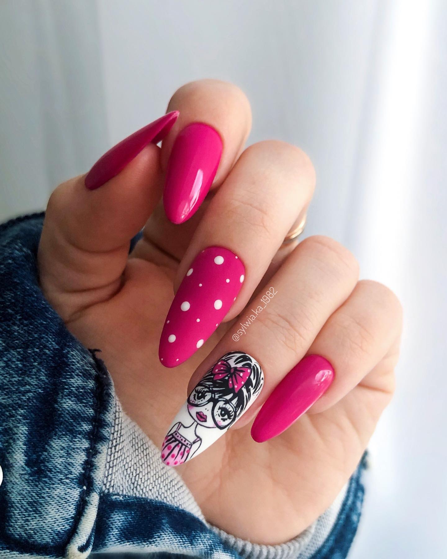 dark pink nails
