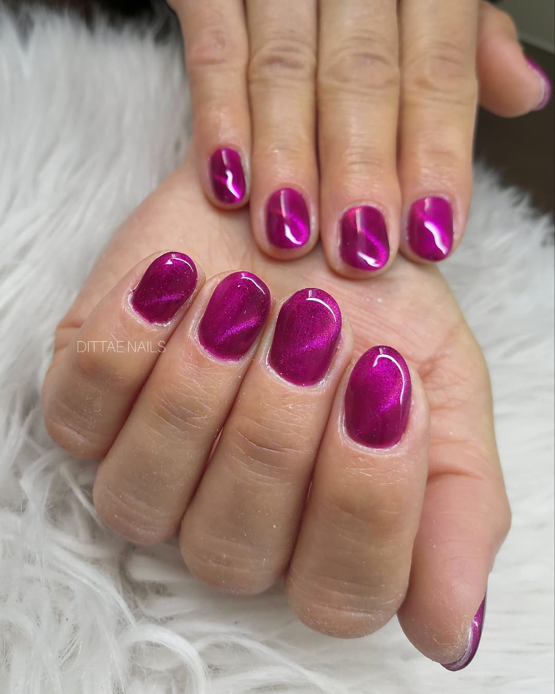 dark pink nails