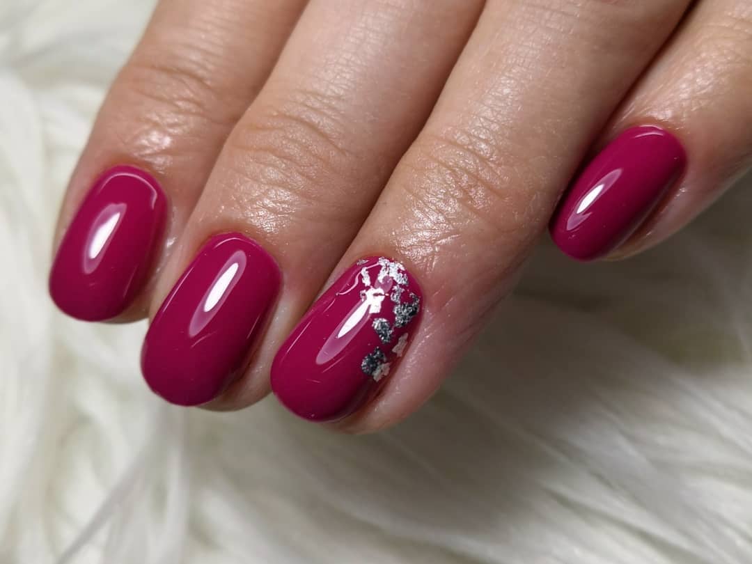 dark pink nails