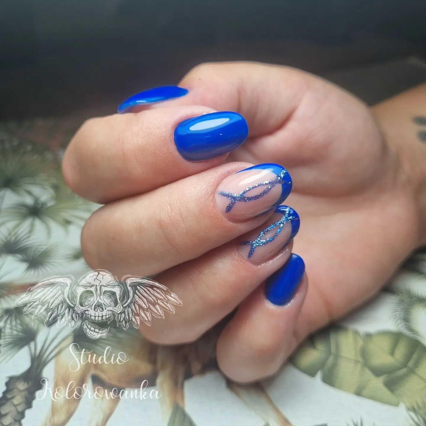 neon blue nails