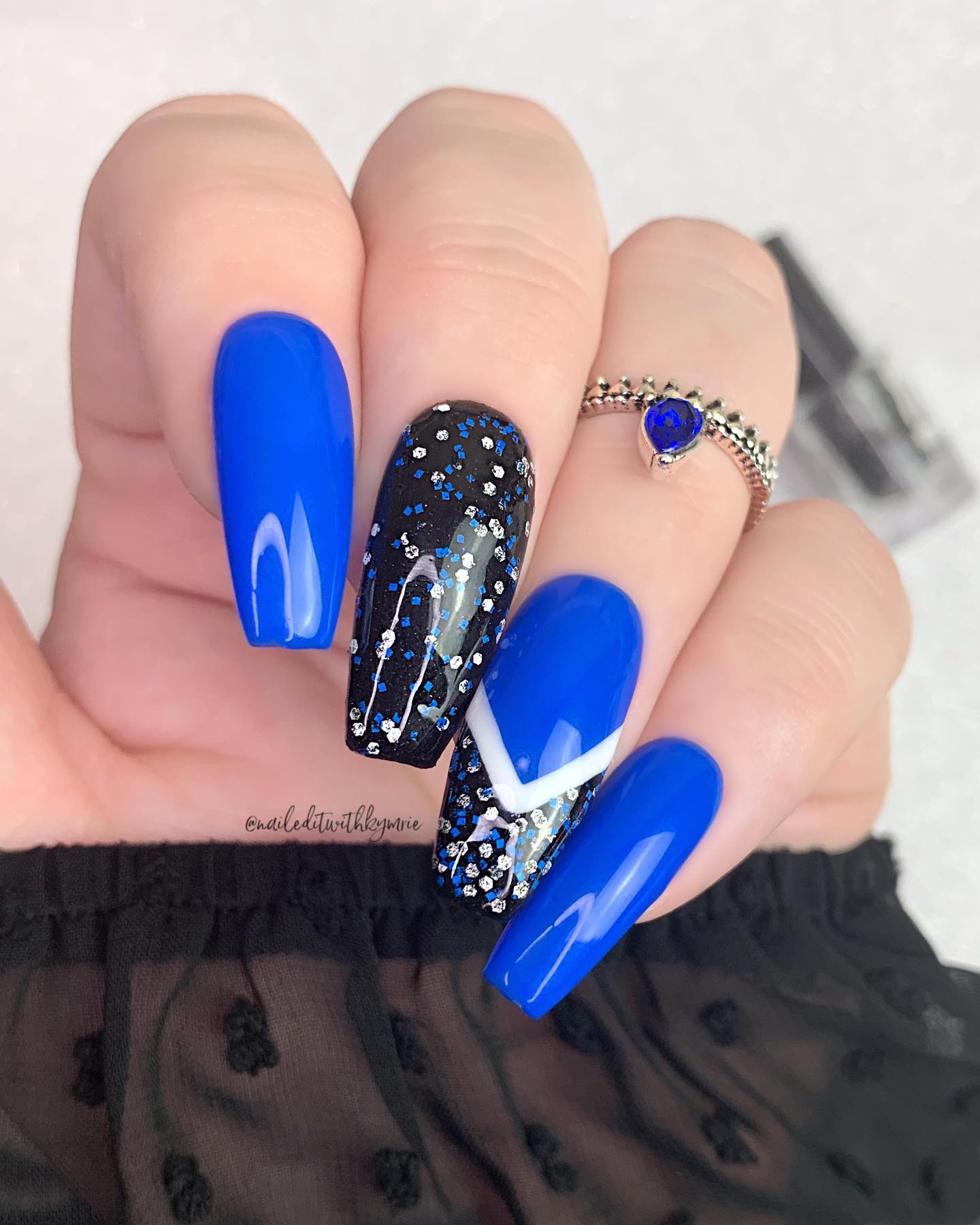 neon blue nails