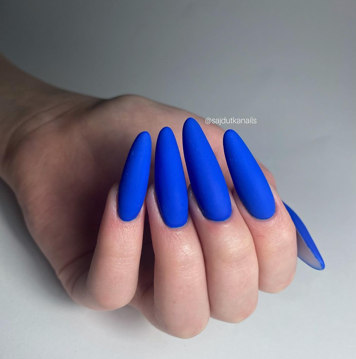 neon blue nails