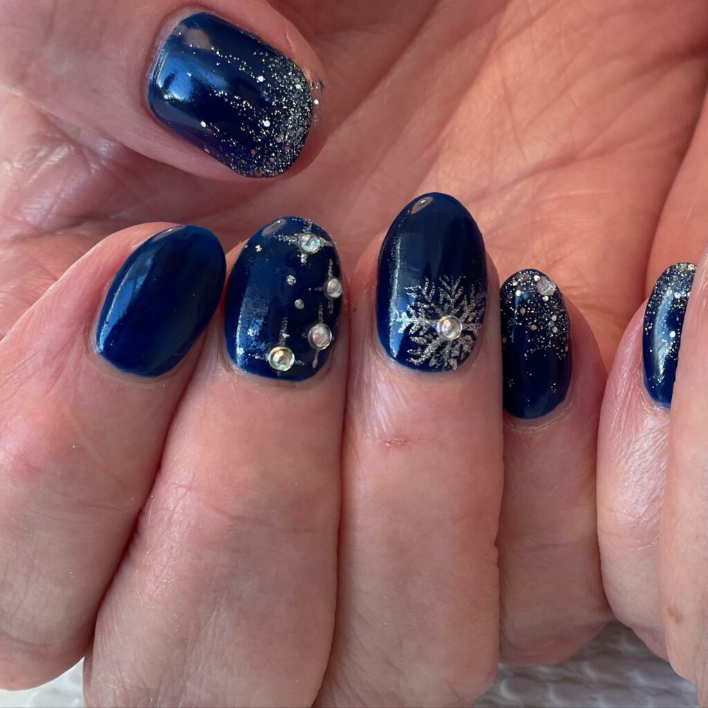Navy Blue and Silver Nails by bee_nails_at_82