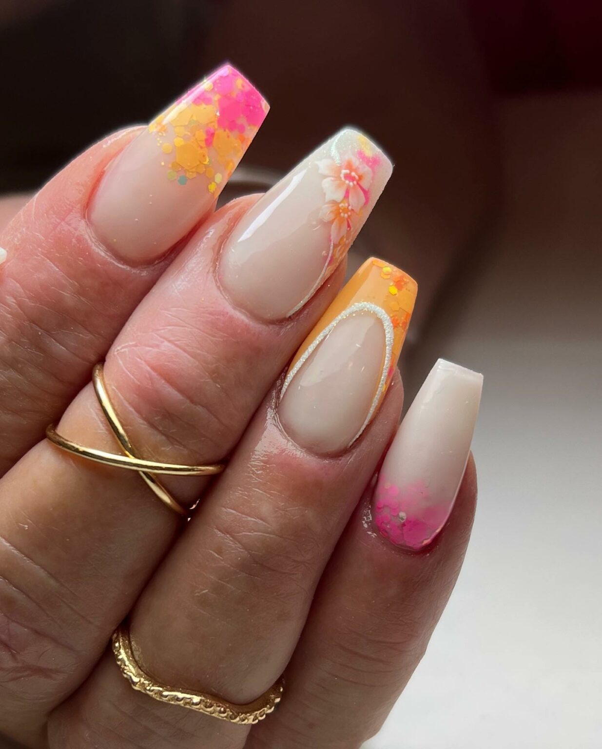 38+ Best White Nails with Flowers Ideas [2024] Nail Designs Daily