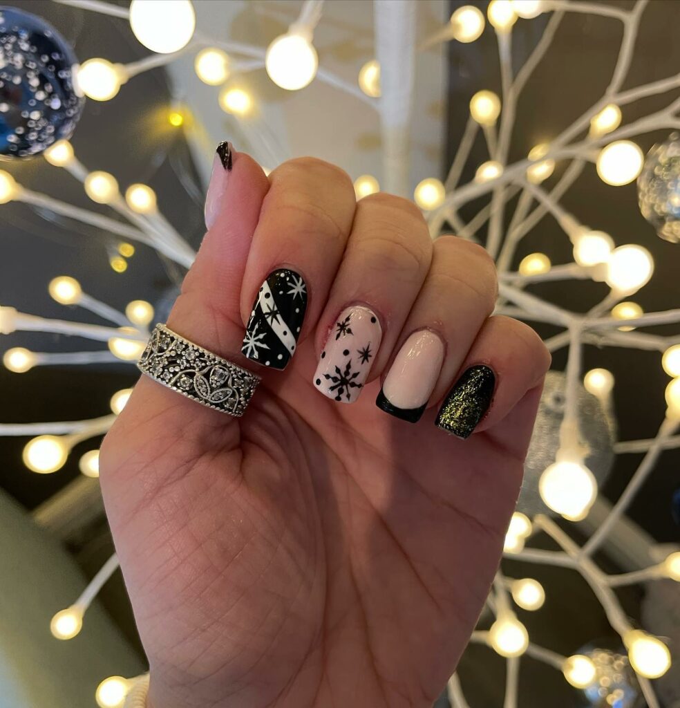 Black Christmas Nails