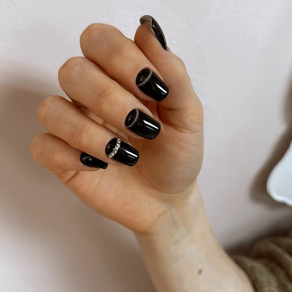 Short Black Nail Designs