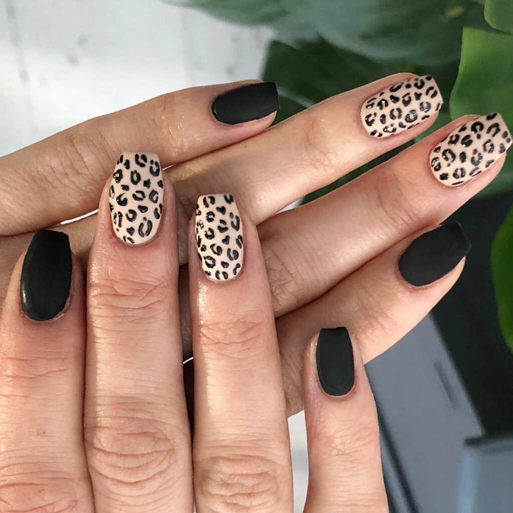 Short Black Nail Designs