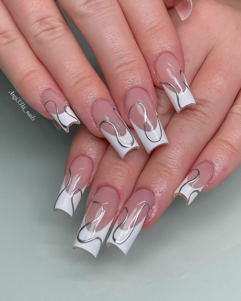 40+ Festive White Christmas Nails to Celebrate the Season in Style